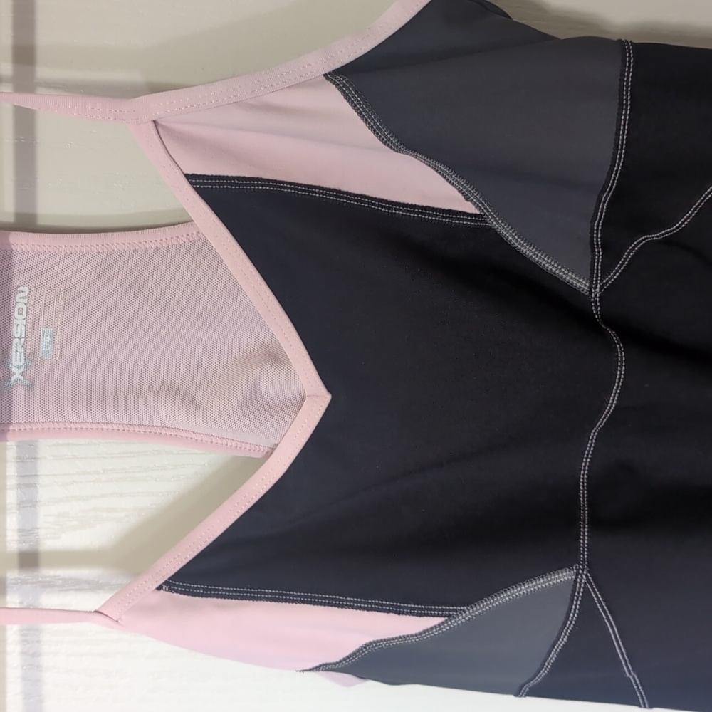 Workout top - Picture 3 of 5